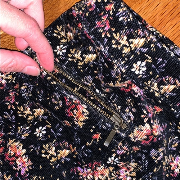 💛(3 for $20) skirt with front zipper pockets - Picture 3 of 3